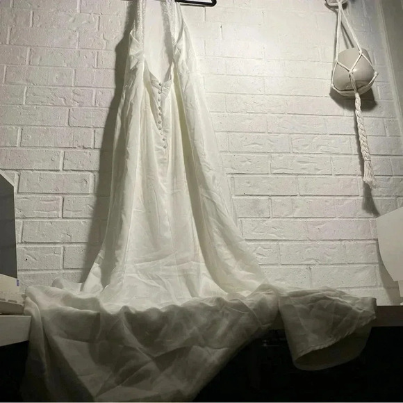 Lulu’s Bridal Dress Size Large Halter Neck Soft Cut Out Back  White Button Train - Picture 4 of 14